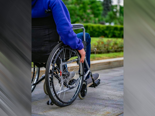 स्पाइनल मस्कुलर एट्रोफी किसे हो सकता है?