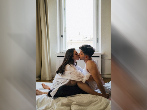 कुछ हॉट और नॉटी पहनें