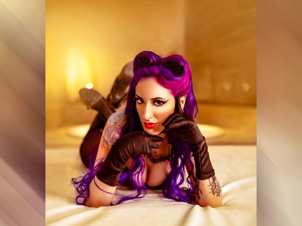 कुछ स्ट्रिप एन टीज़ के लिए तैयार हो जाओ!