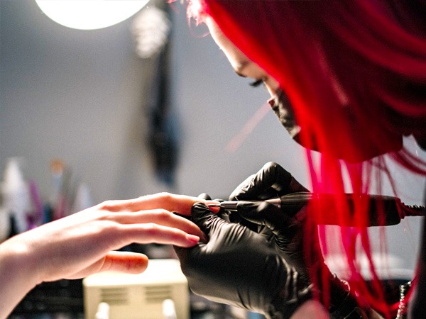 नॉर्मल नेल पॉलिश पर स्विच करें 