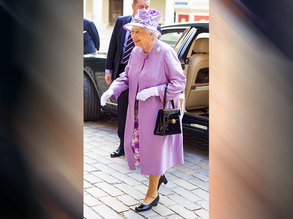 नॉर्मल साइज का प्रसिद्ध लाउनर 