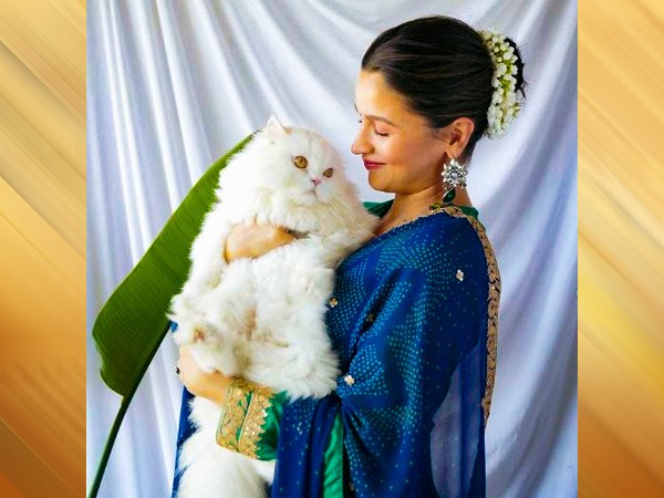 पारंपरिक तरीके से चलीं आलिया भट्ट