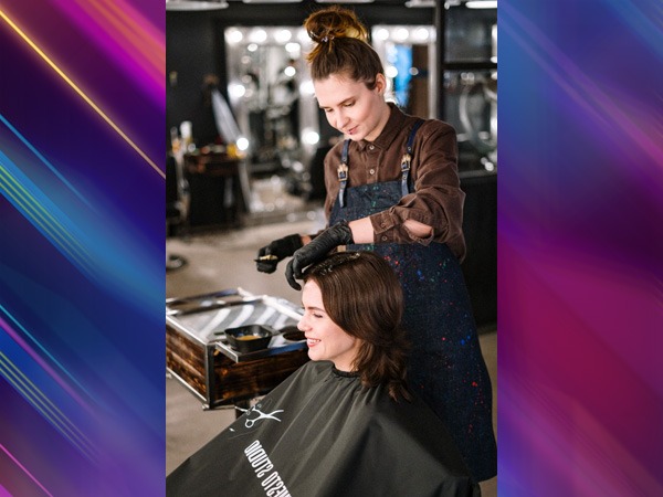 रिच एस्प्रेसो हाइलाइट्स के साथ जेट ब्लैक ब्रेडेड हेयर 