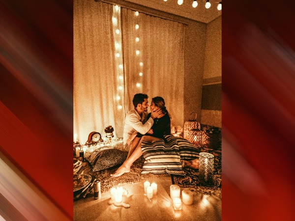 1. अपने पार्टनर या खुद को अटेंनशन दें-