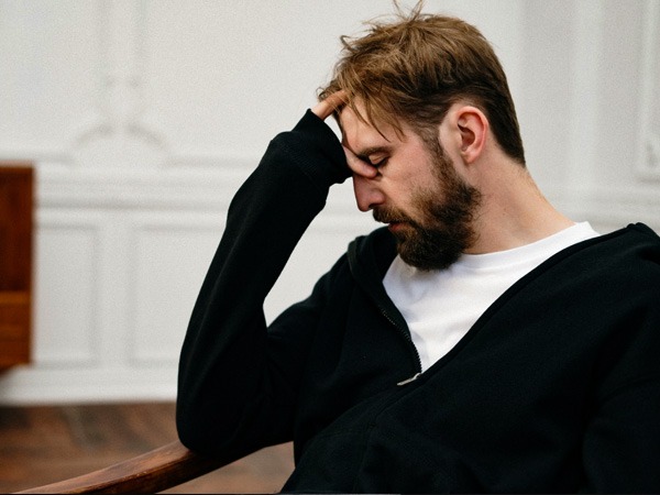 आदमी को अवसाद विकसित करने का क्या कारण होगा?