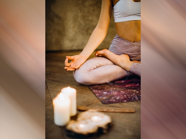 आराम करने के लिए यहां टिप्स दी गई हैं- ध्यान करो 