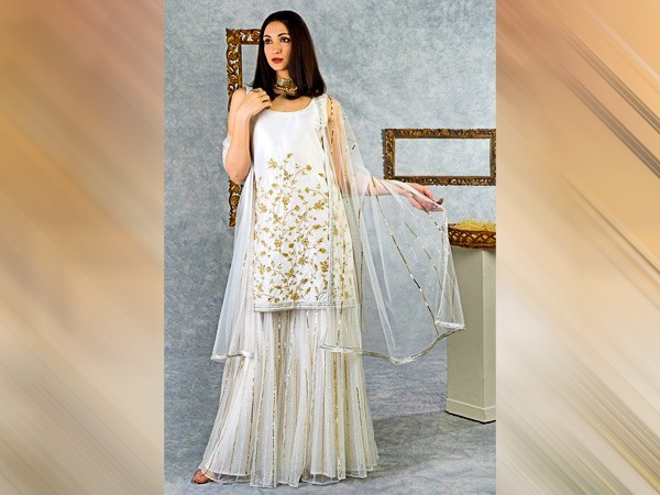 व्हाइट कुर्ता और शरारा सेट