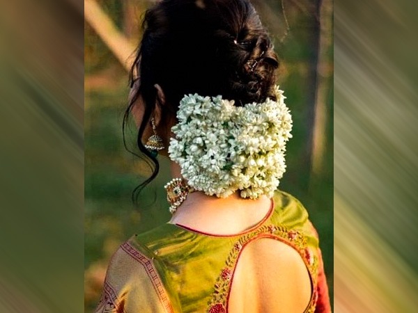 गॉर्जियस हाफ मून बन