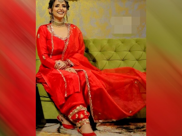 रेड पंजाबी सूट