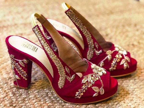 ट्रेडिशनल आउटफिट के साथ कौन से जूते पहनें ?
