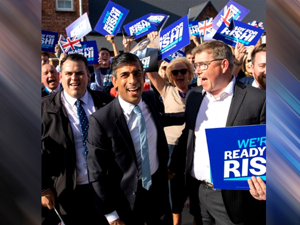 कई पदों पर किया है काम 