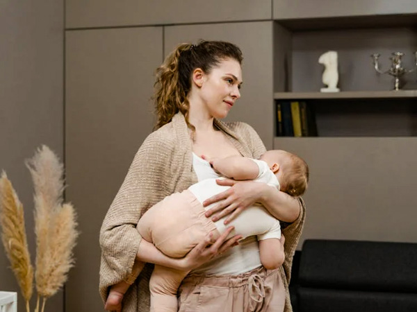 ब्रेस्टफीडिंग को ना करें नजरअंदाज