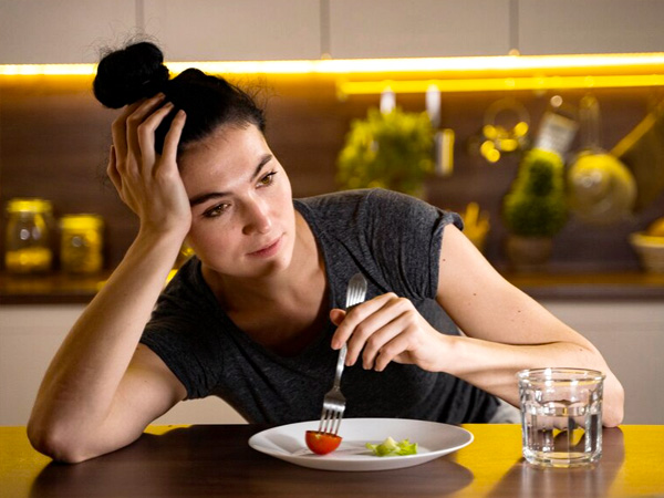 देर रात खाने की आदत को कैसे कंट्रोल करें?