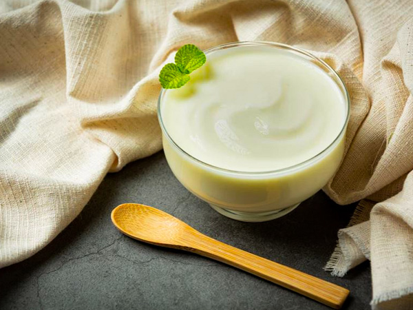 रात में दही का सेवन ना करें