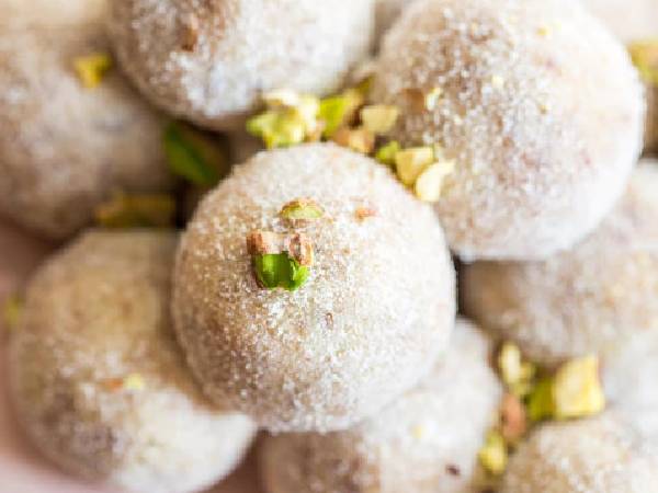 पिस्ता नारियल के लड्डू