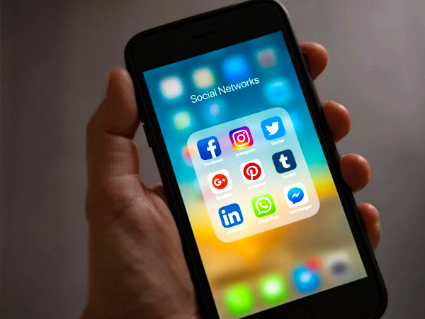 सोशल एकाउंट पर पूरा एल्बम ना ड़ाल दें