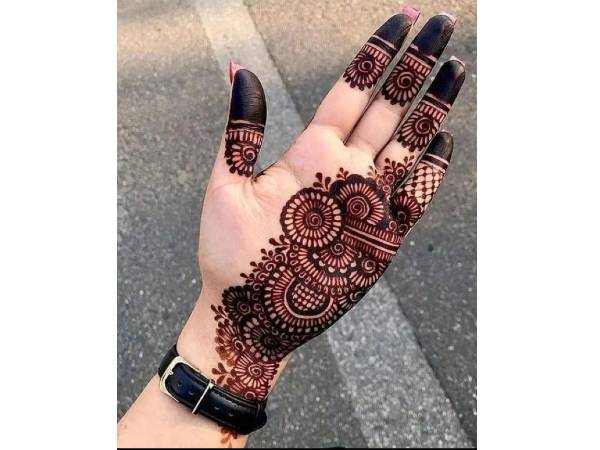 हाफ हेंड मेहंदी डिजाइन