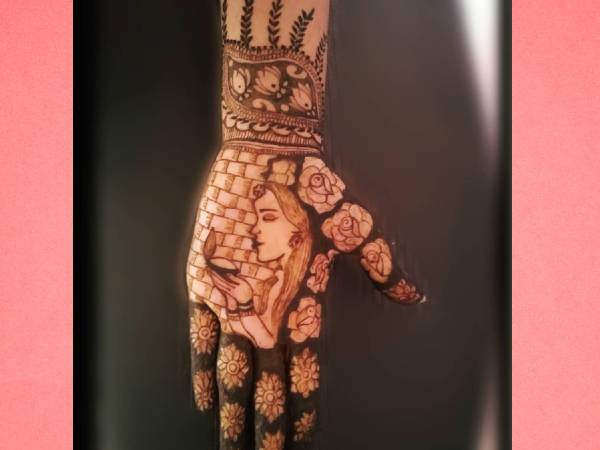 गर्ल विद दिया मेहंदी डिजाइन