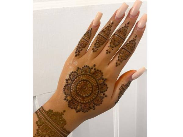 सर्कल मेहंदी डिजाइन