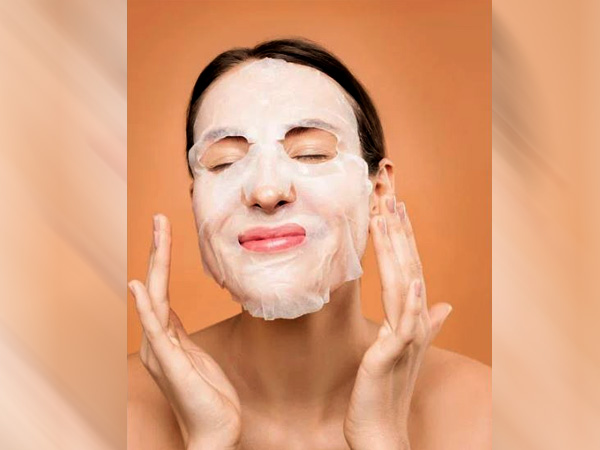 दूध से बनाएं मास्क