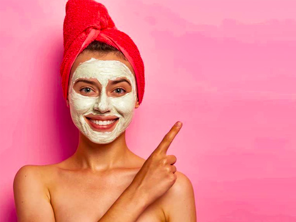 मुल्तानी मिट्टी से बनाएं स्क्रब