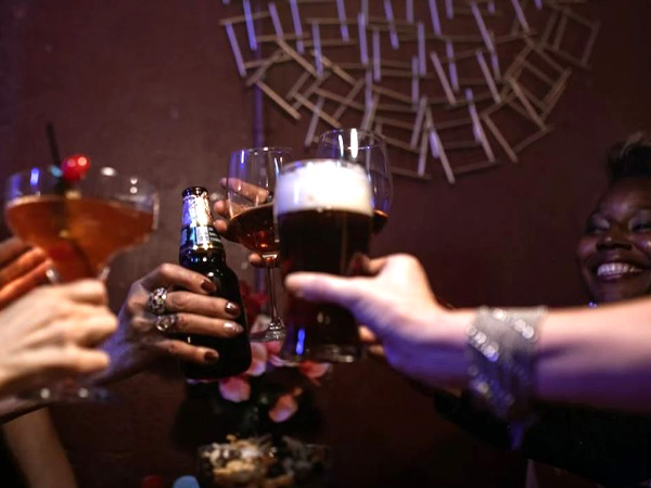 शराब और कैफीन को करें स्किप शराब और कैफीन को करें स्किप