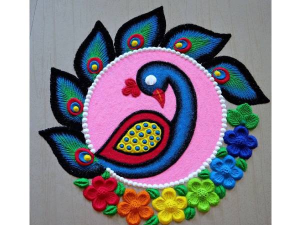 राउंड पीकॉक सर्कल डिजाइन 