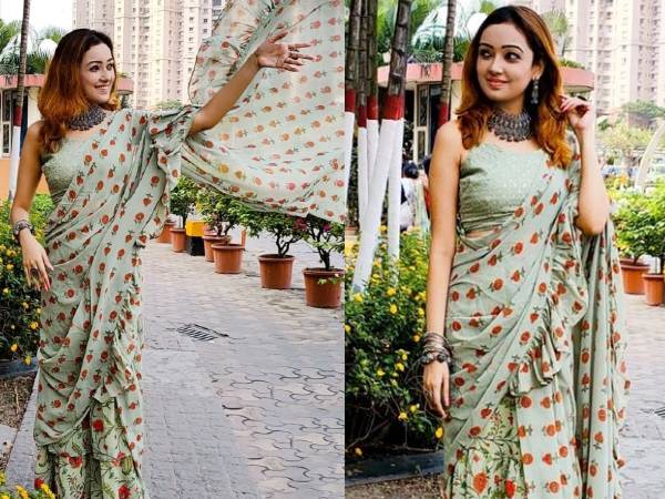 मोटिफ वर्क साड़ी