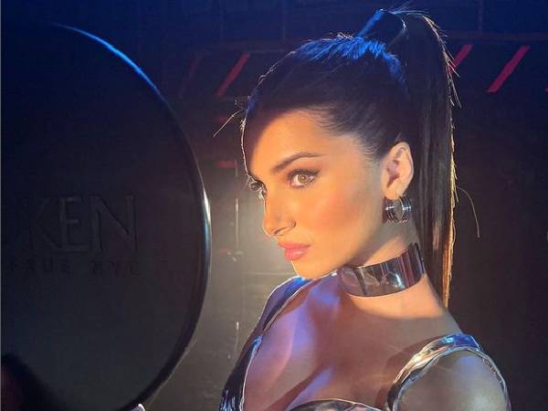 हेयरस्टाइल में बनाए हाई पोनीटेल