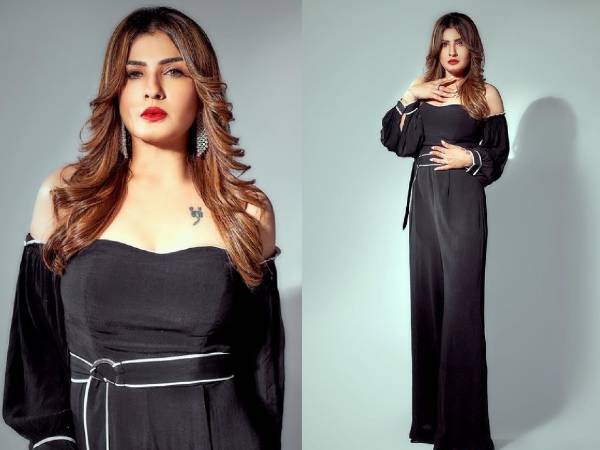 ब्लैक जंपसूट ब्लैक जंपसूट