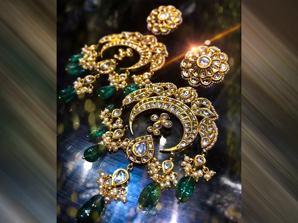 1. कुंदन के झुमके