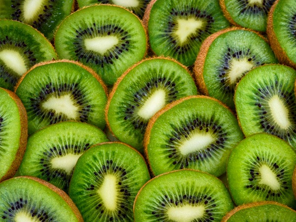 भोजन के साथ या बाद में फल खाना