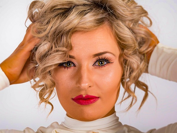 1. अपने बालों की देखभाल करें