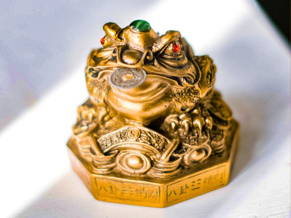 8. सौभाग्य के लिए फेंग शुई आइटम: द मनी टॉड