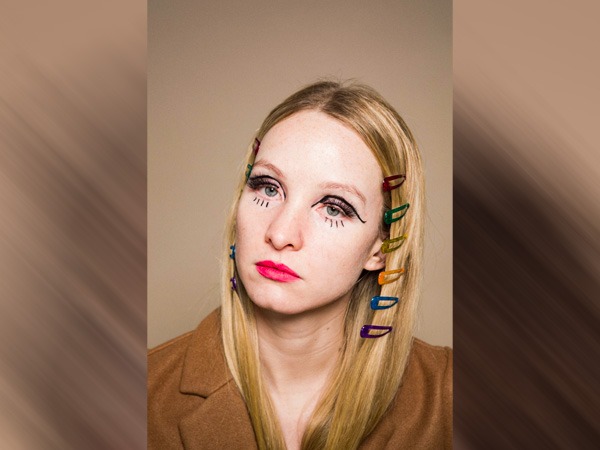  लाइट ब्लैक फ्लोटिंग आईलाइनर