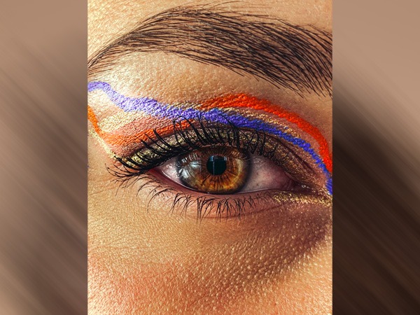 ब्लू फ्लोटिंग आईलाइनर