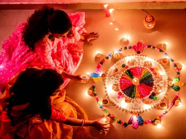 दिवाली के लिए वास्तु टिप्स: रंगोली मिस न करें