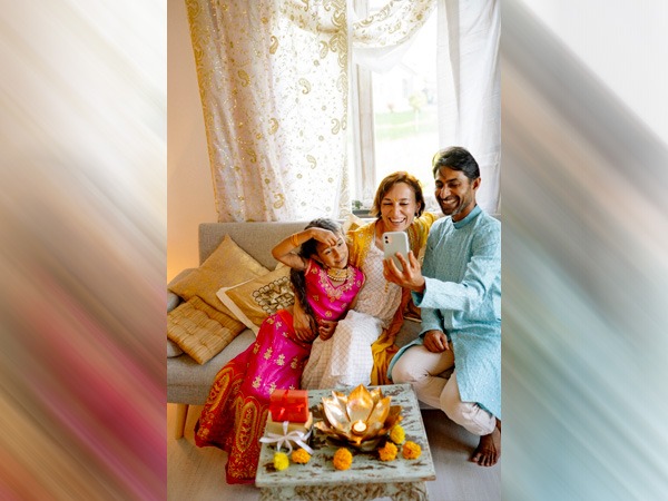 एक साथ त्योहार मनाएं