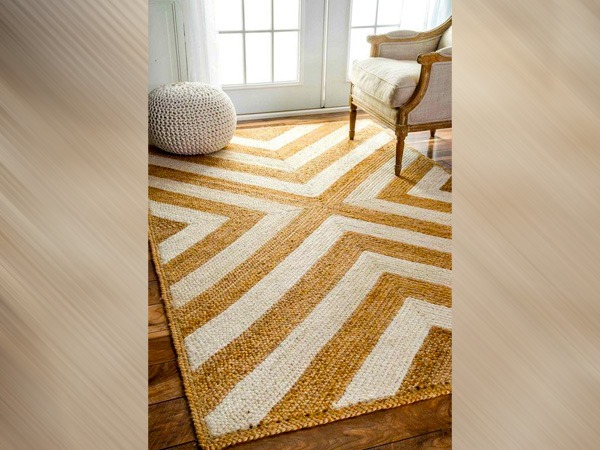 डेकोरेटिव रग्स से डेकोर करे-