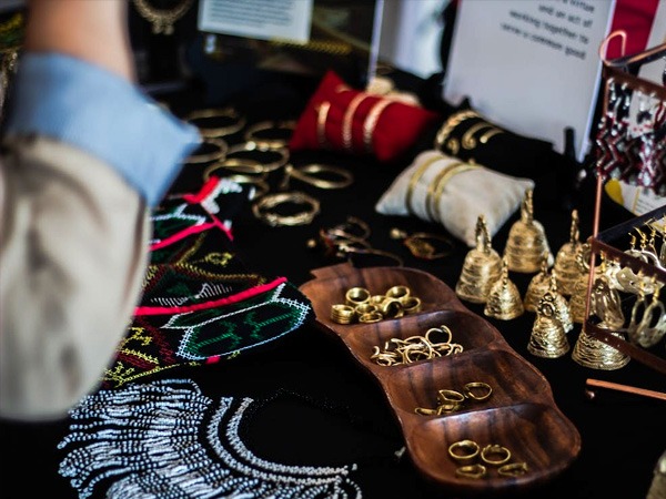 केमिकल्स से दूर रहें