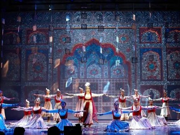  550 कॉस्ट्यूम तैयार किये गये 