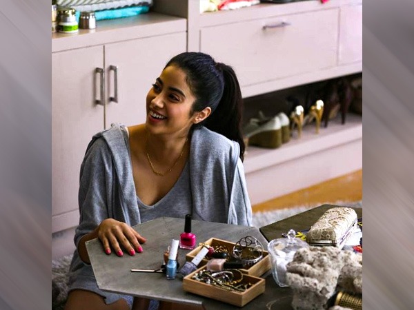 डाइनिंग रूम :