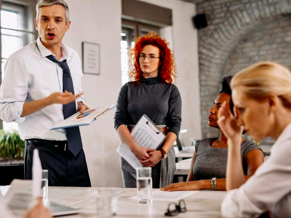 अन्य लोगों से जुड़े