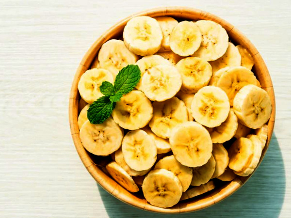 आयुर्वेद के अनुसार खाली पेट केला खाएं या नहीं