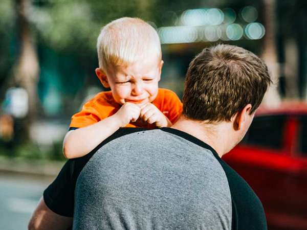 आपके दूर होने पर रोना