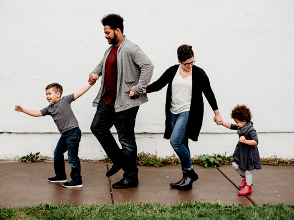 पब्लिक में नखरे करना