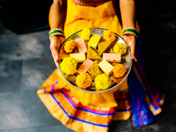 मिठाई से बना लें दूरी: