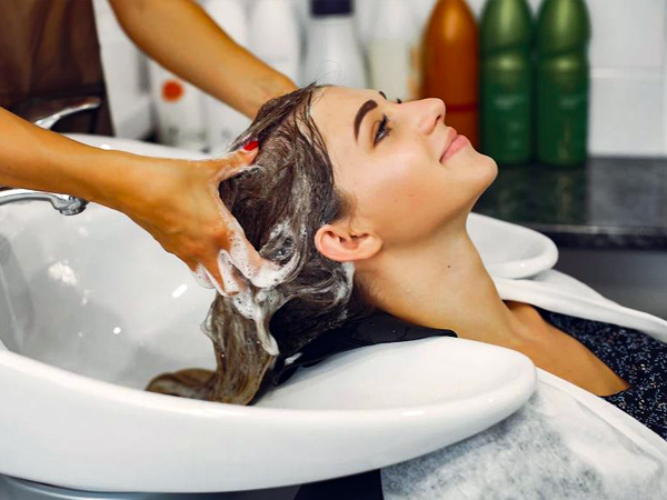 कंडीशनिंग शैम्पू का करें इस्तेमाल