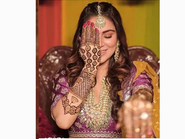 मेहंदी के साथ बेस्ट फोटो