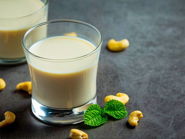 काजू के दूध का करें सेवन